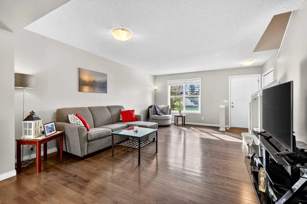 3308 New Brighton Gardens SE Calgary AB T2Z 0A2