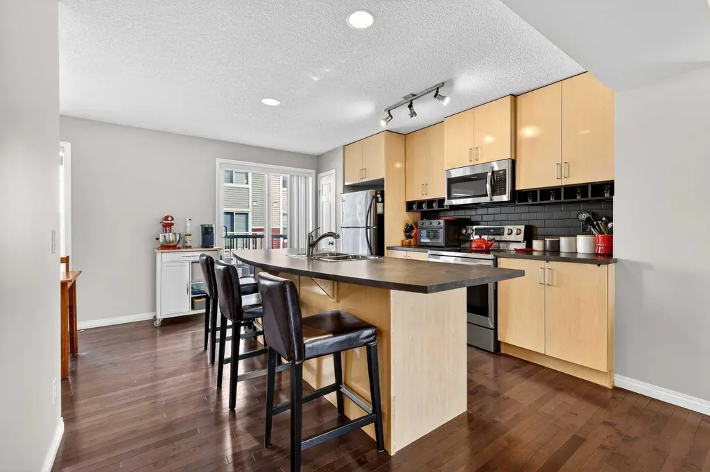 3308 New Brighton Gardens SE Calgary AB T2Z 0A2