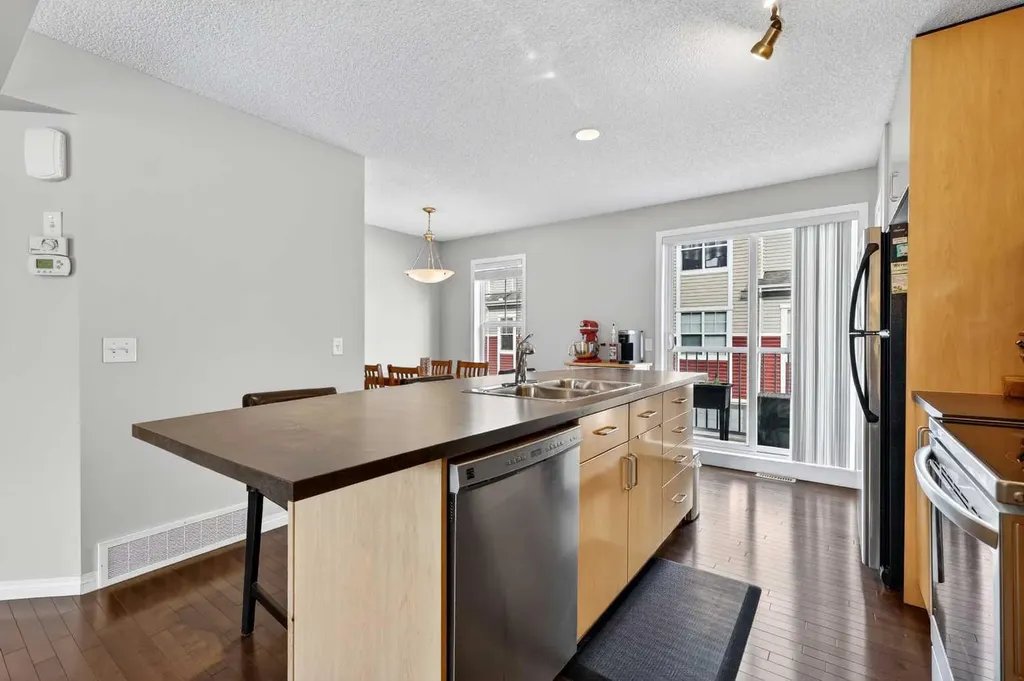 3308 New Brighton Gardens SE Calgary AB T2Z 0A2