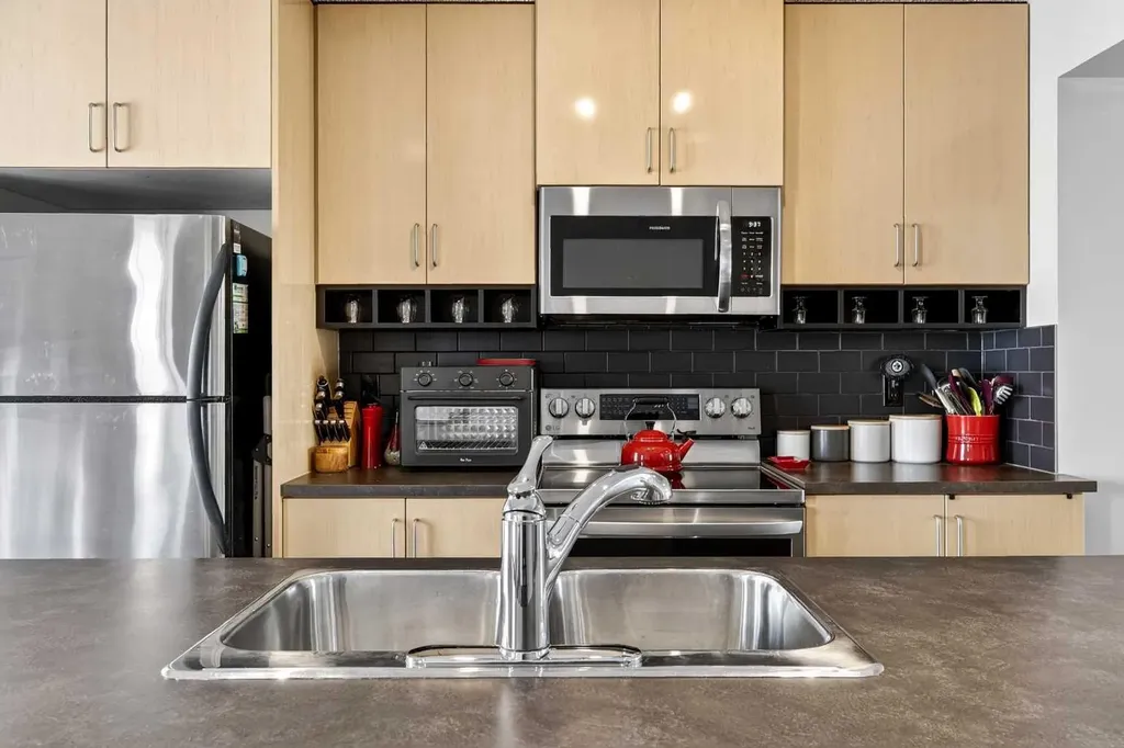 3308 New Brighton Gardens SE Calgary AB T2Z 0A2