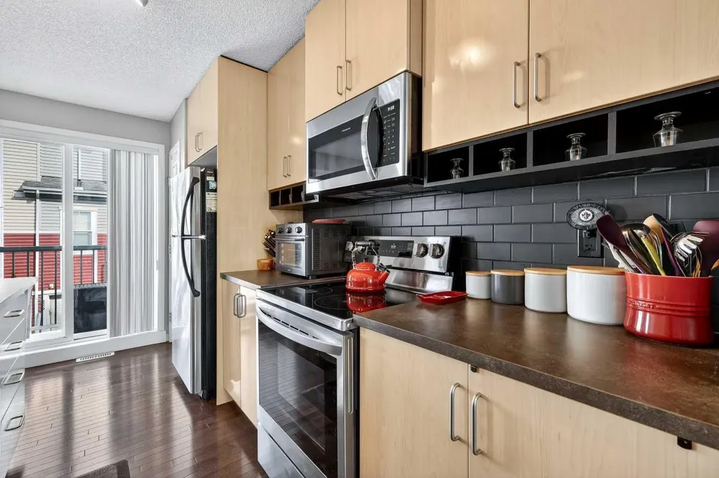 3308 New Brighton Gardens SE Calgary AB T2Z 0A2