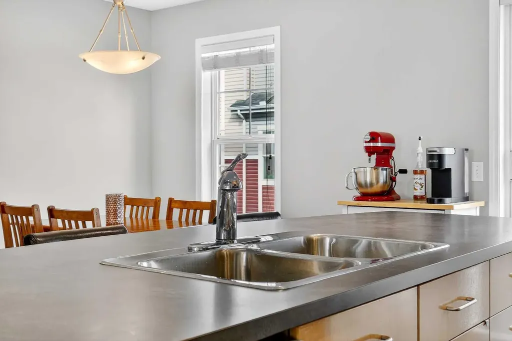 3308 New Brighton Gardens SE Calgary AB T2Z 0A2