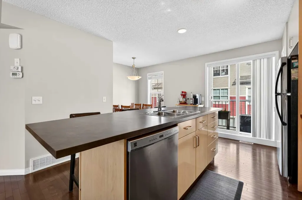 3308 New Brighton Gardens SE Calgary AB T2Z 0A2