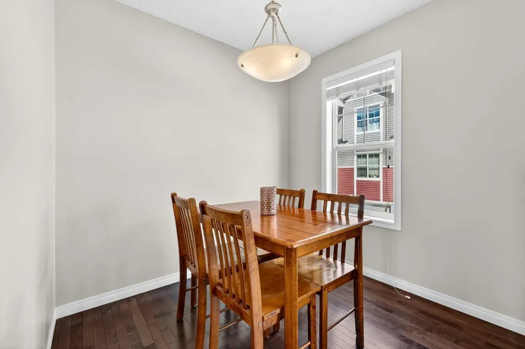 3308 New Brighton Gardens SE Calgary AB T2Z 0A2
