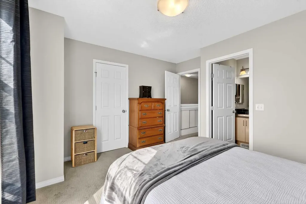 3308 New Brighton Gardens SE Calgary AB T2Z 0A2