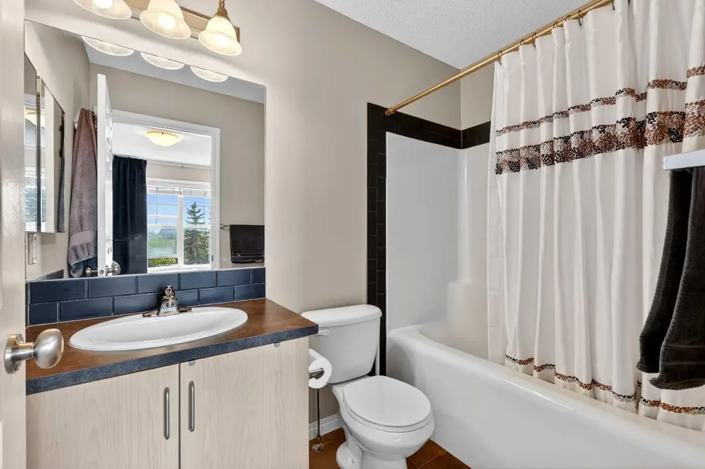 3308 New Brighton Gardens SE Calgary AB T2Z 0A2