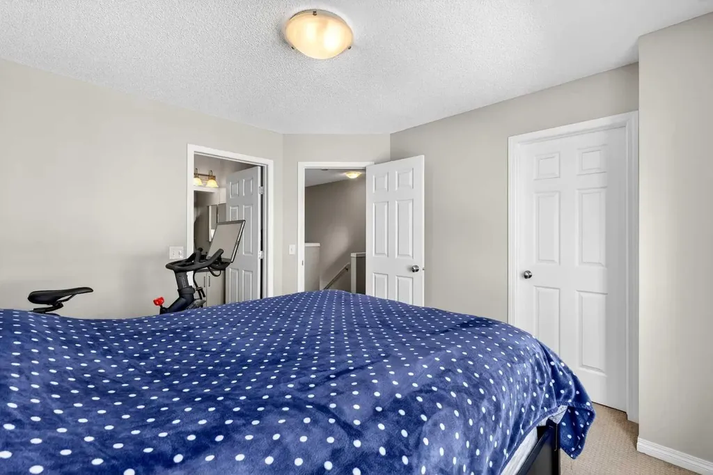 3308 New Brighton Gardens SE Calgary AB T2Z 0A2