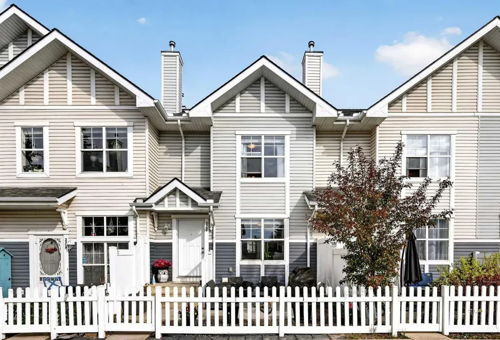3308 New Brighton Gardens SE Calgary AB T2Z 0A2