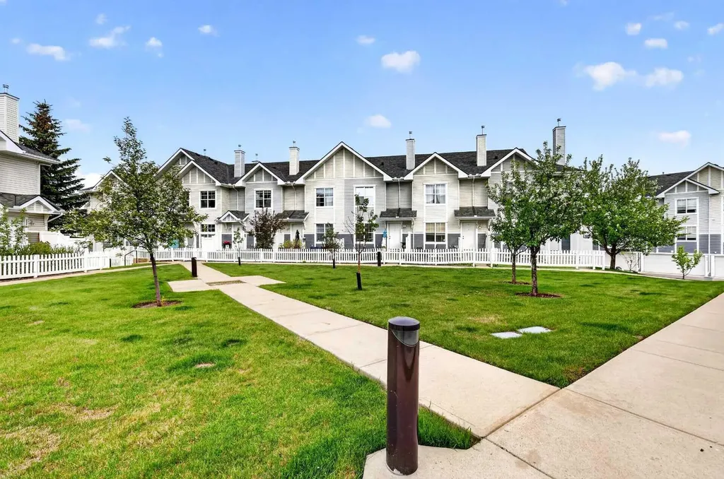 3308 New Brighton Gardens SE Calgary AB T2Z 0A2
