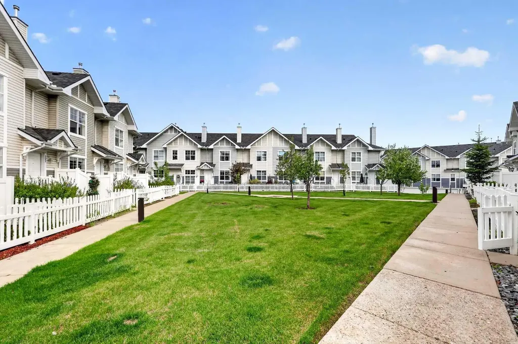 3308 New Brighton Gardens SE Calgary AB T2Z 0A2