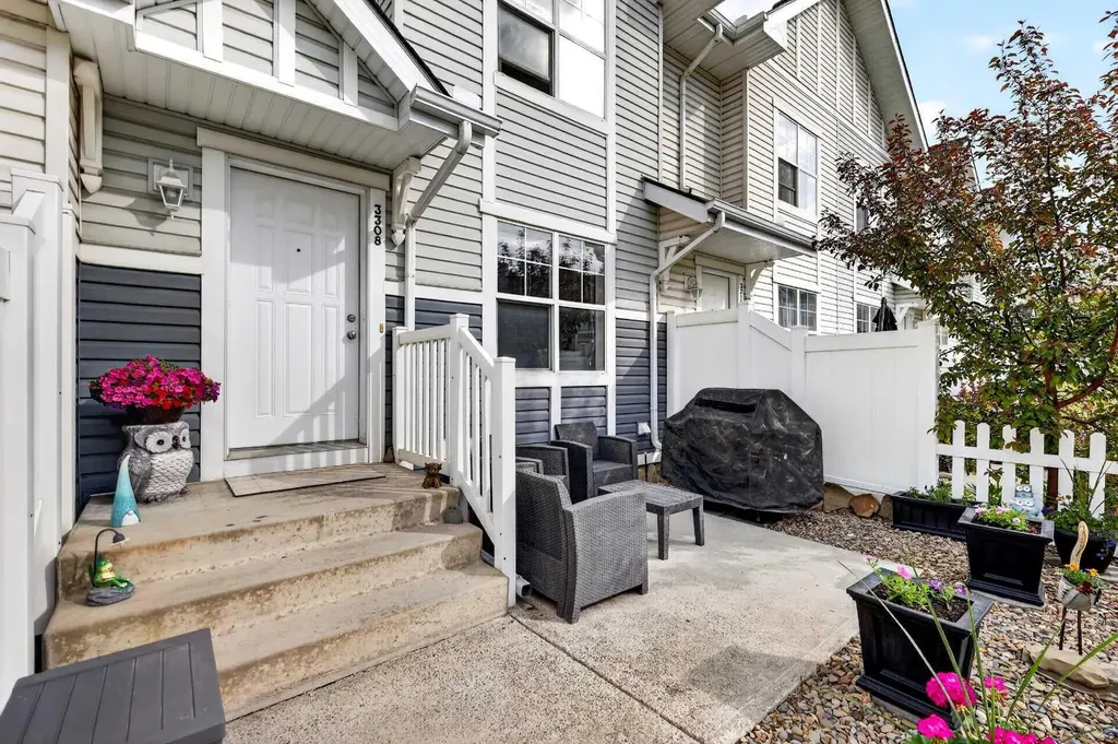 3308 New Brighton Gardens SE Calgary AB T2Z 0A2