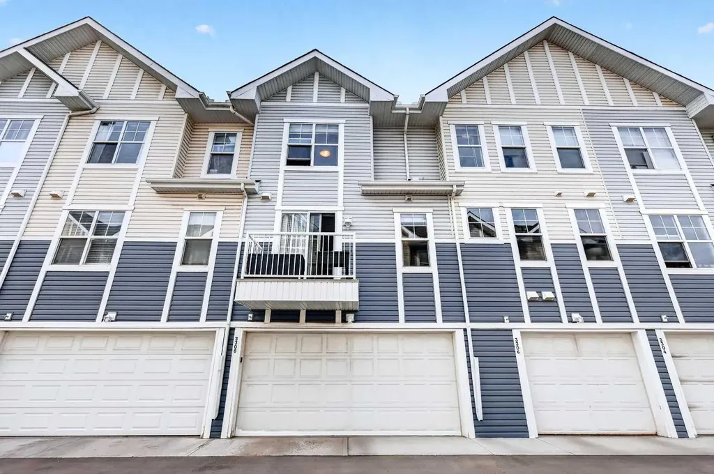 3308 New Brighton Gardens SE Calgary AB T2Z 0A2