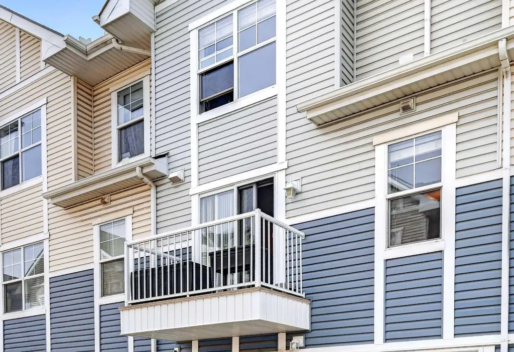 3308 New Brighton Gardens SE Calgary AB T2Z 0A2