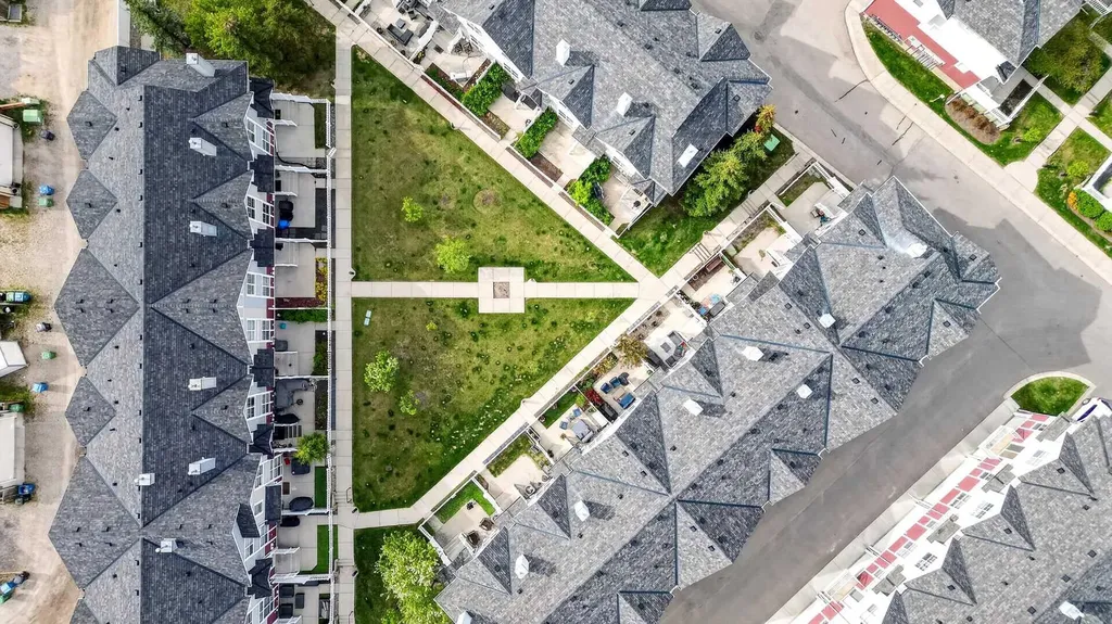 3308 New Brighton Gardens SE Calgary AB T2Z 0A2