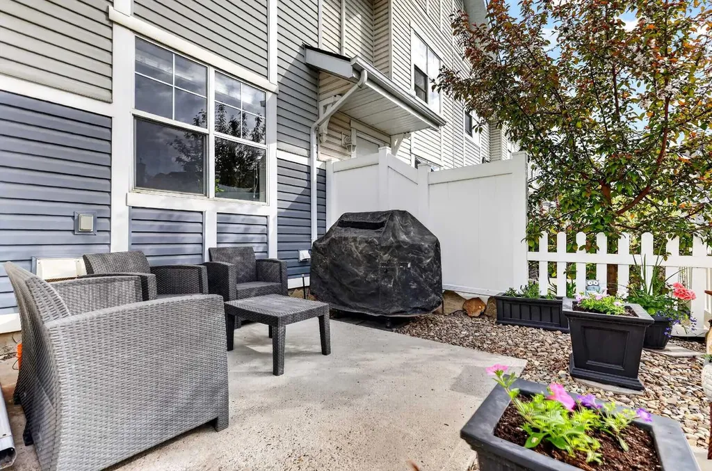3308 New Brighton Gardens SE Calgary AB T2Z 0A2