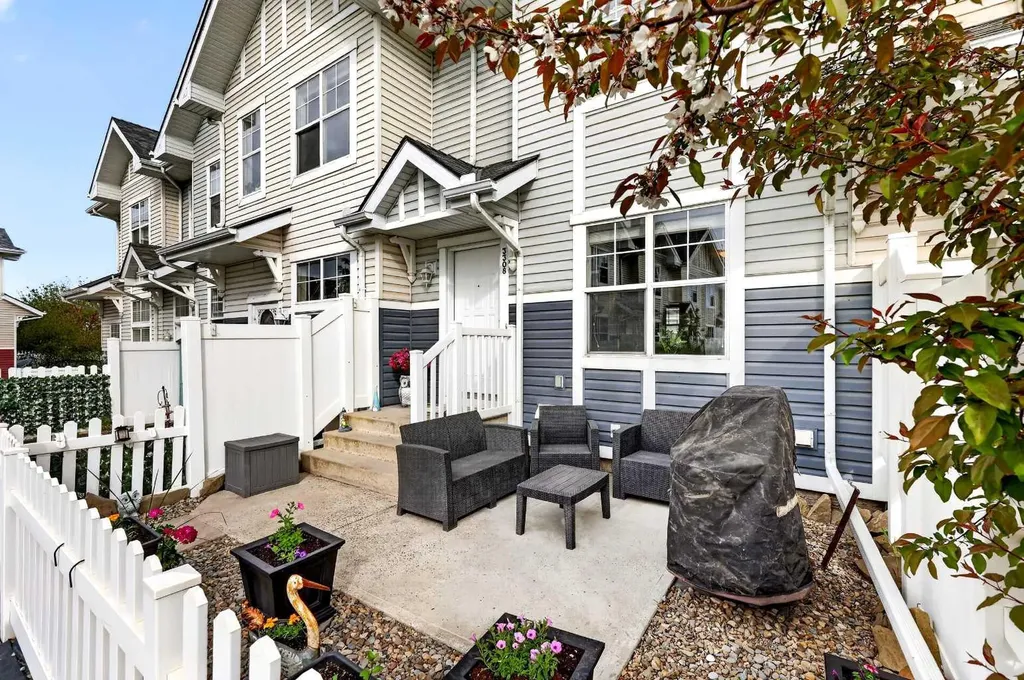 3308 New Brighton Gardens SE Calgary AB T2Z 0A2