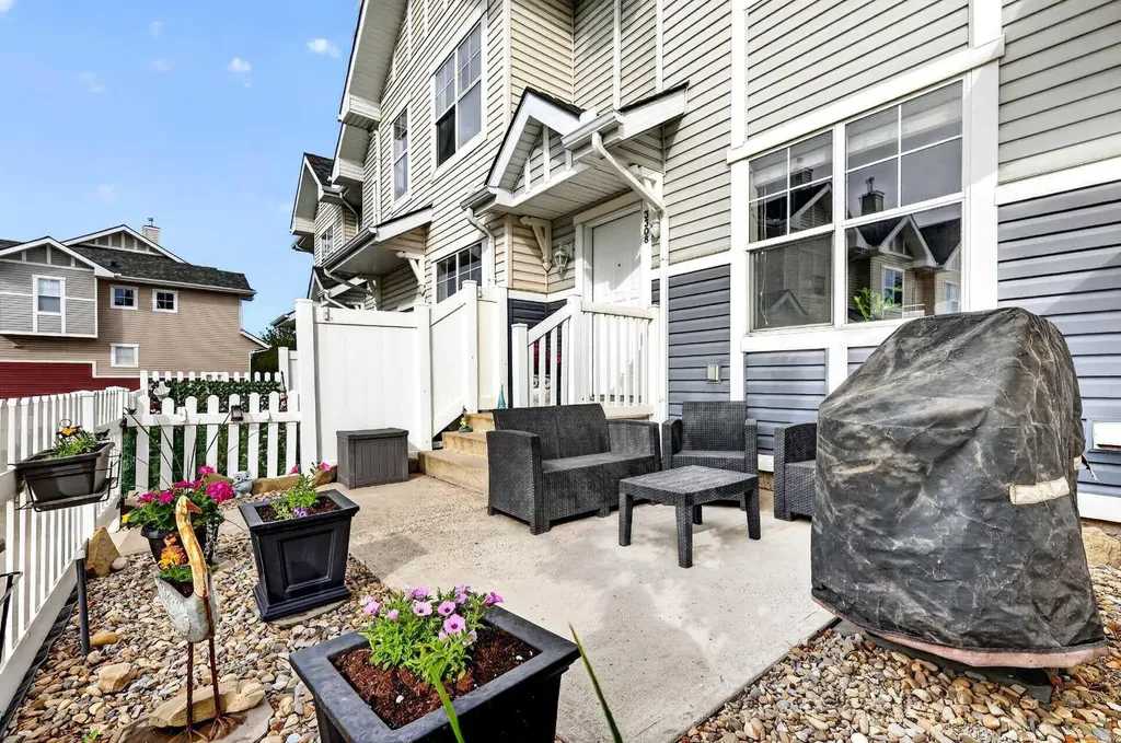 3308 New Brighton Gardens SE Calgary AB T2Z 0A2