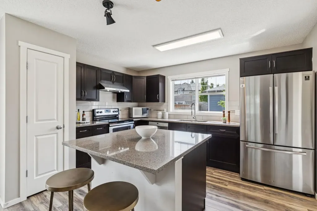 73 Marine Drive SE Calgary AB T3M1V9