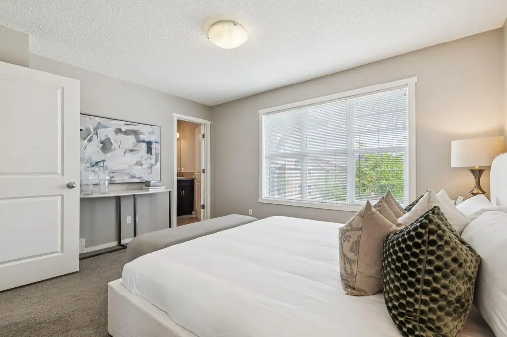 73 Marine Drive SE Calgary AB T3M1V9