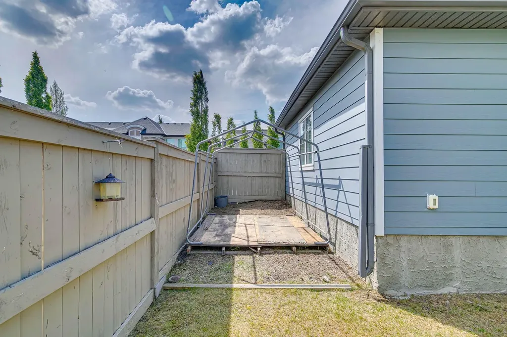 73 Marine Drive SE Calgary AB T3M1V9