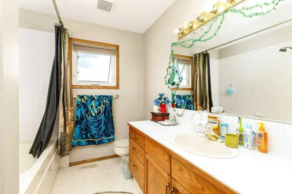 6 Densmore Crescent Red Deer AB T4R 2L8
