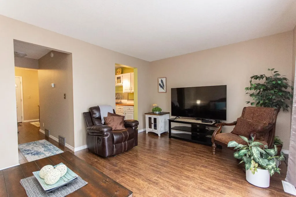 5935 63 Street Red Deer AB T4N 6C1
