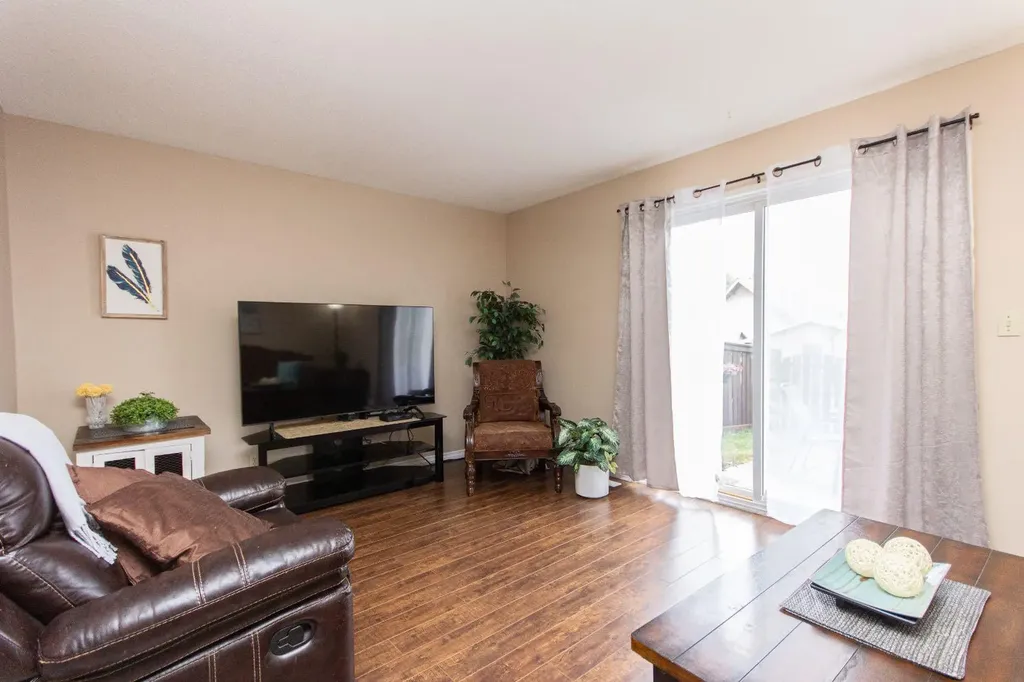 5935 63 Street Red Deer AB T4N 6C1