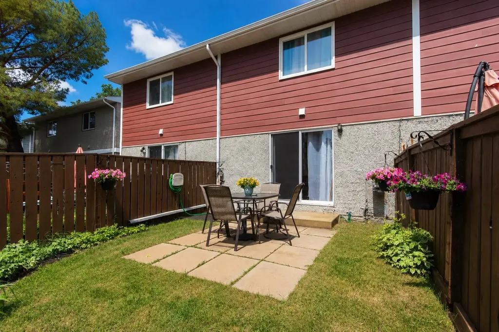 5935 63 Street Red Deer AB T4N 6C1