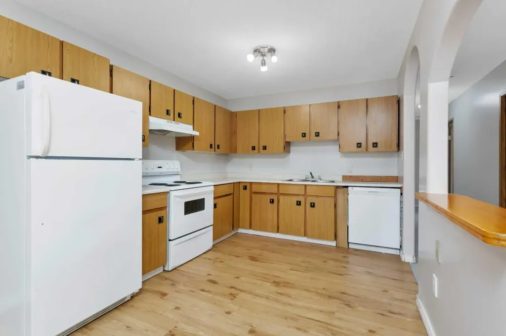 4417A 47a Avenue Sylvan Lake AB T4S 1N4