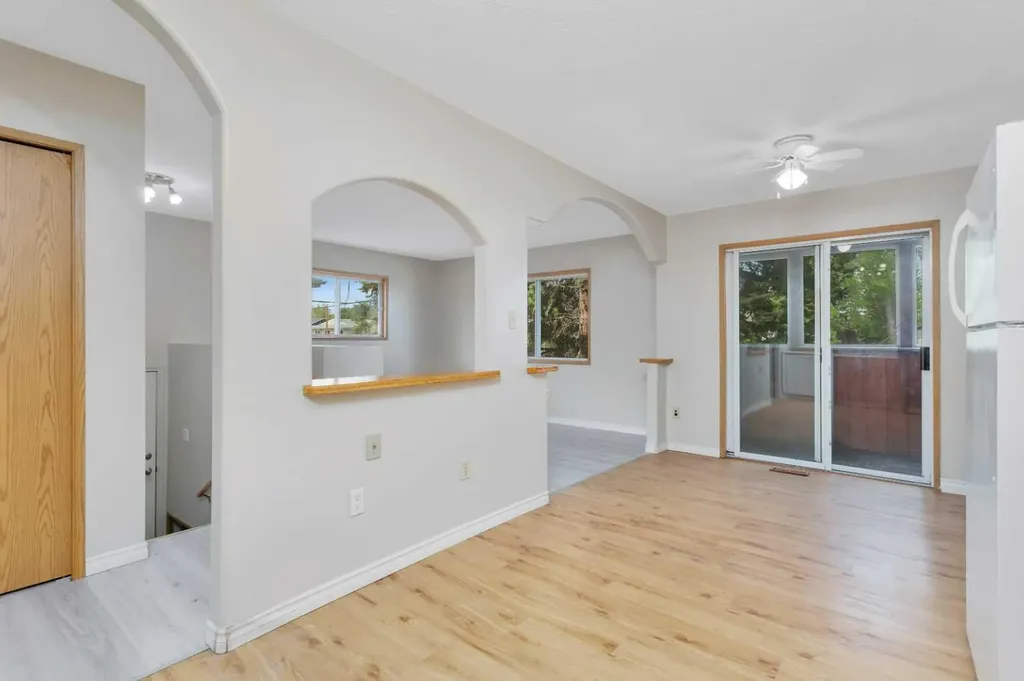 4417A 47a Avenue Sylvan Lake AB T4S 1N4