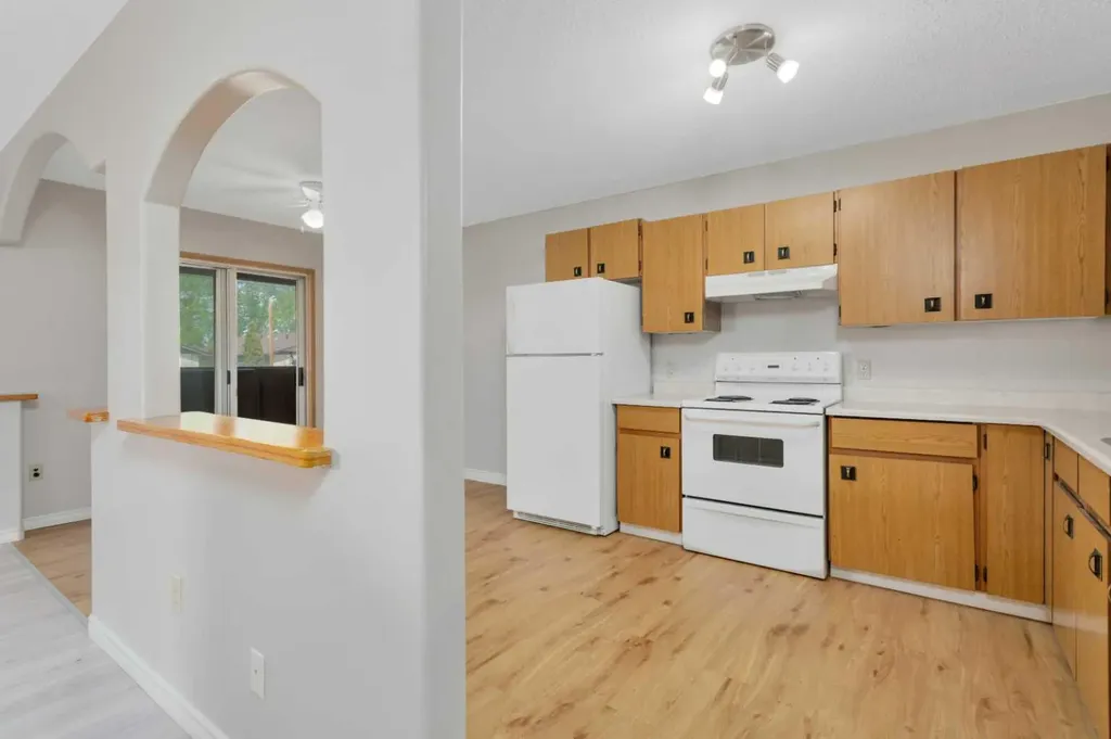 4417A 47a Avenue Sylvan Lake AB T4S 1N4