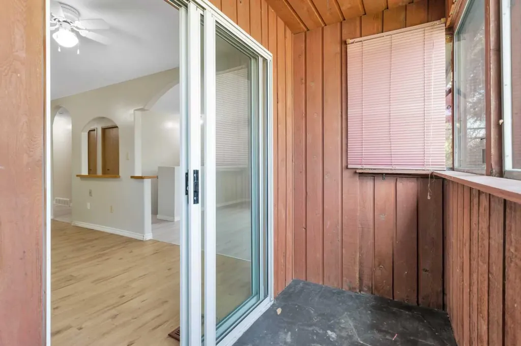 4417A 47a Avenue Sylvan Lake AB T4S 1N4