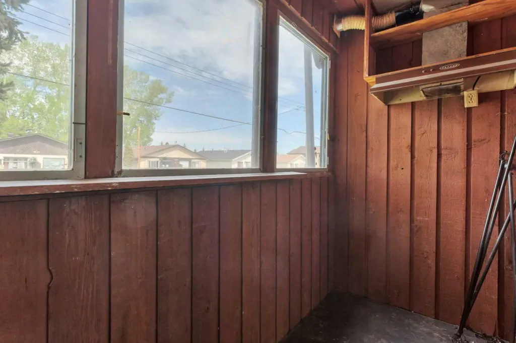 4417A 47a Avenue Sylvan Lake AB T4S 1N4