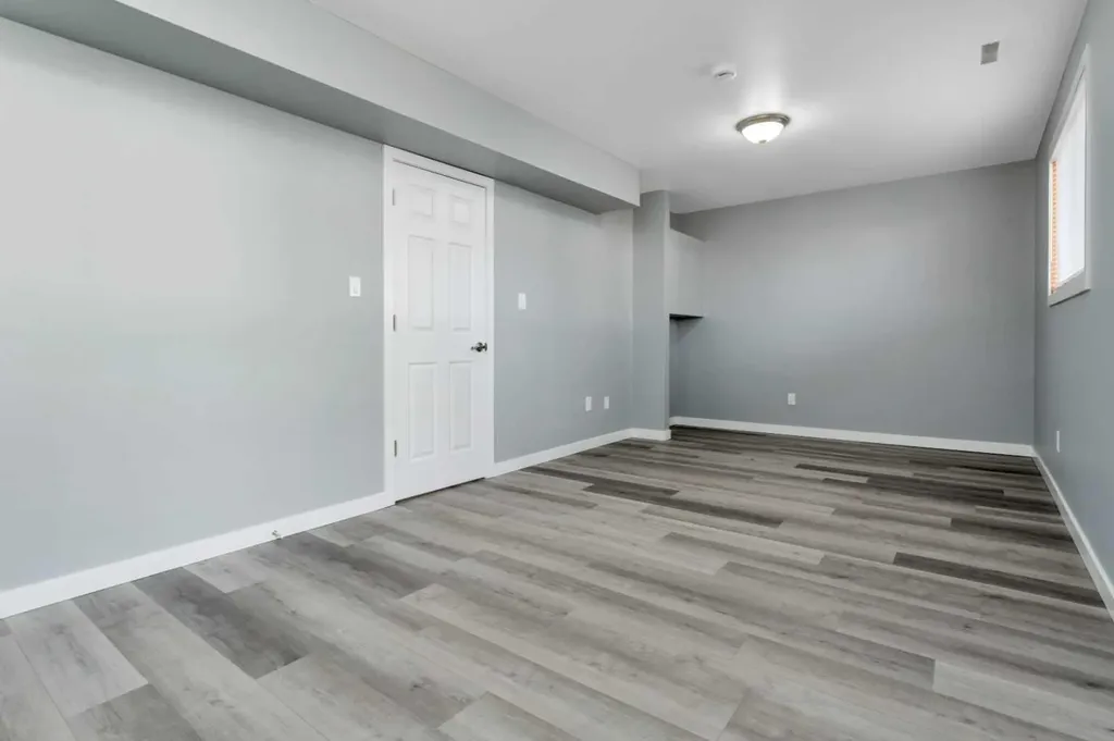 4417A 47a Avenue Sylvan Lake AB T4S 1N4