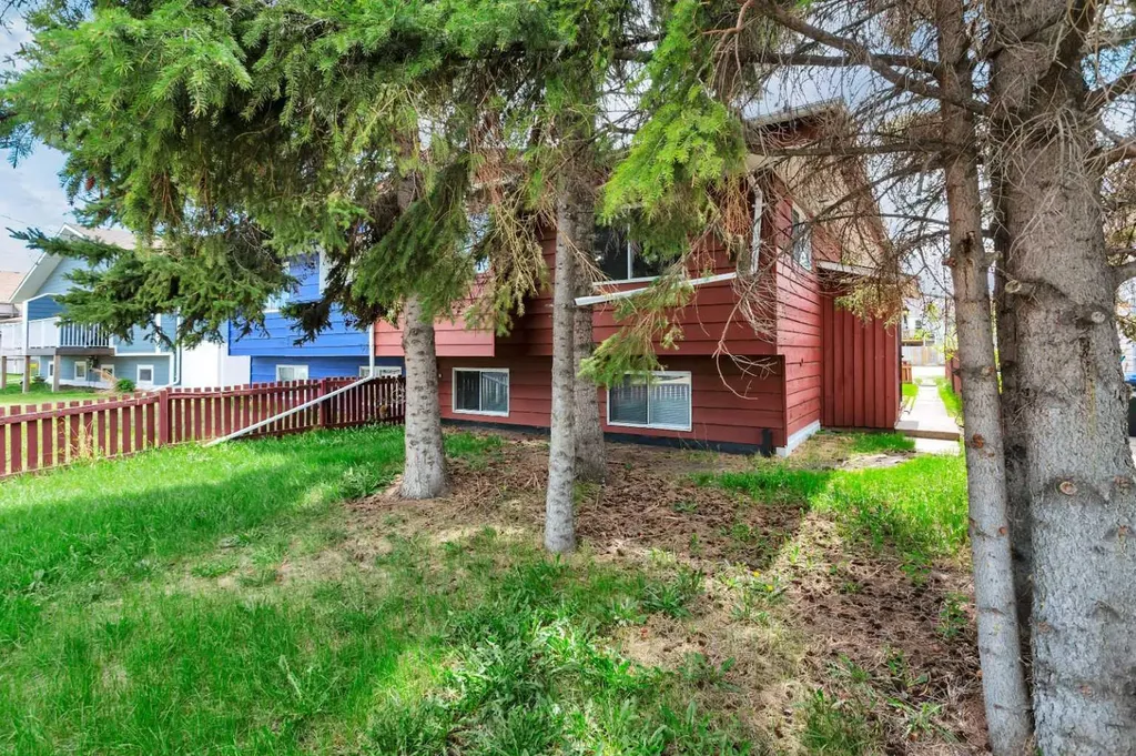 4417A 47a Avenue Sylvan Lake AB T4S 1N4
