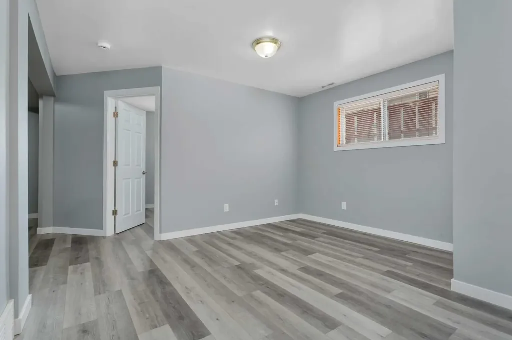 4417A 47a Avenue Sylvan Lake AB T4S 1N4