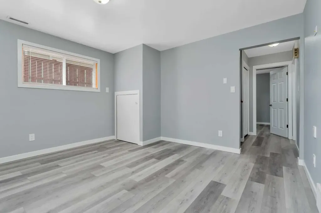 4417A 47a Avenue Sylvan Lake AB T4S 1N4