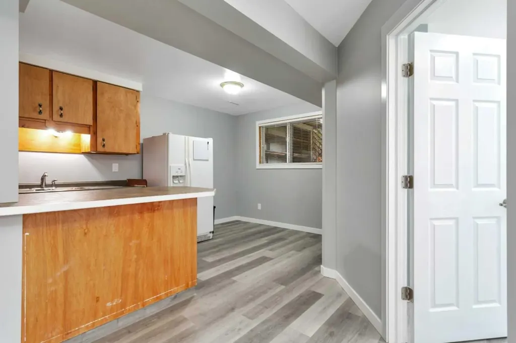4417A 47a Avenue Sylvan Lake AB T4S 1N4