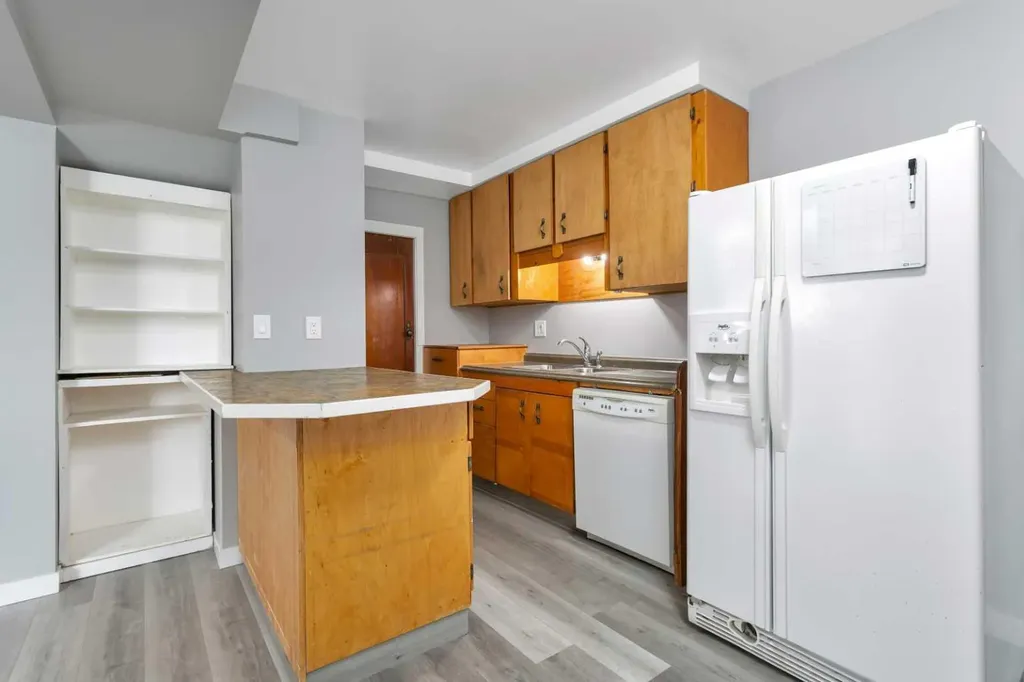 4417A 47a Avenue Sylvan Lake AB T4S 1N4