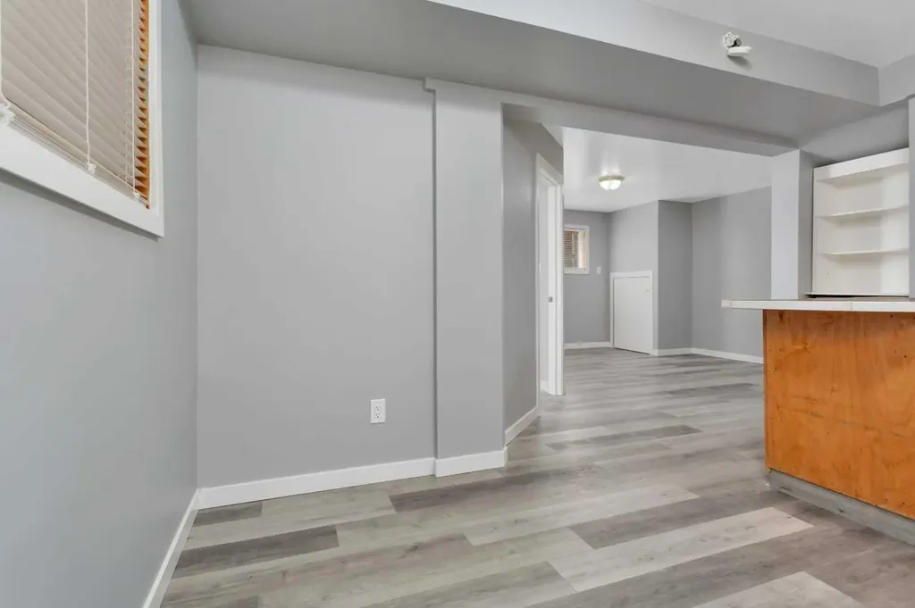 4417A 47a Avenue Sylvan Lake AB T4S 1N4