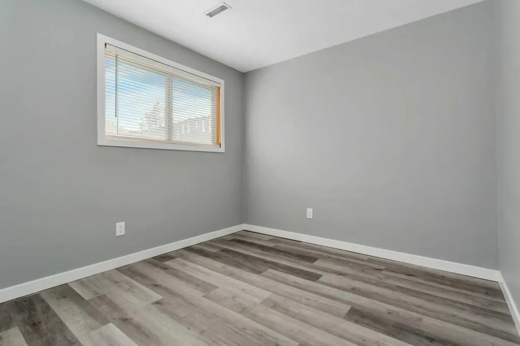 4417A 47a Avenue Sylvan Lake AB T4S 1N4