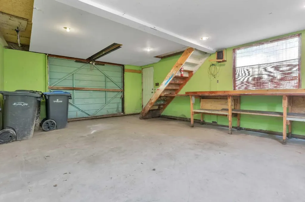 4417A 47a Avenue Sylvan Lake AB T4S 1N4
