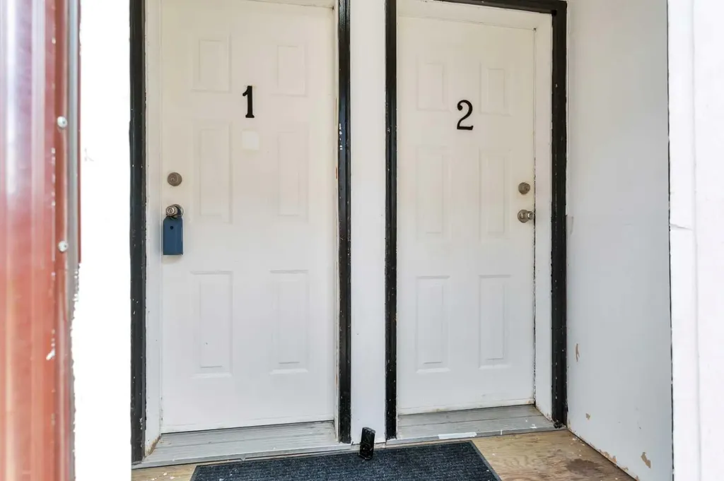 4417A 47a Avenue Sylvan Lake AB T4S 1N4