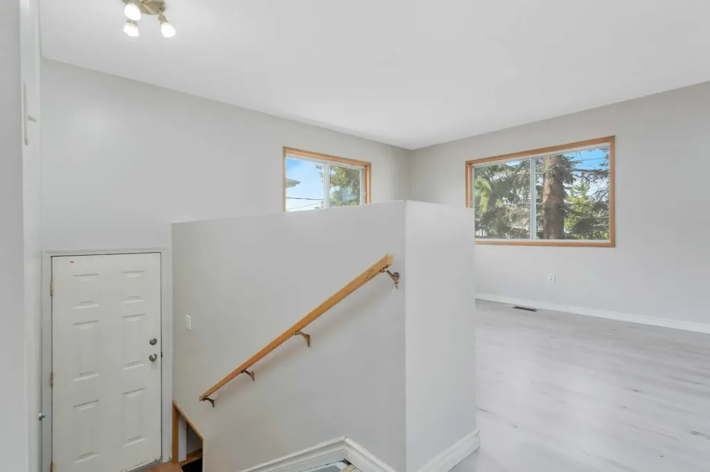 4417A 47a Avenue Sylvan Lake AB T4S 1N4