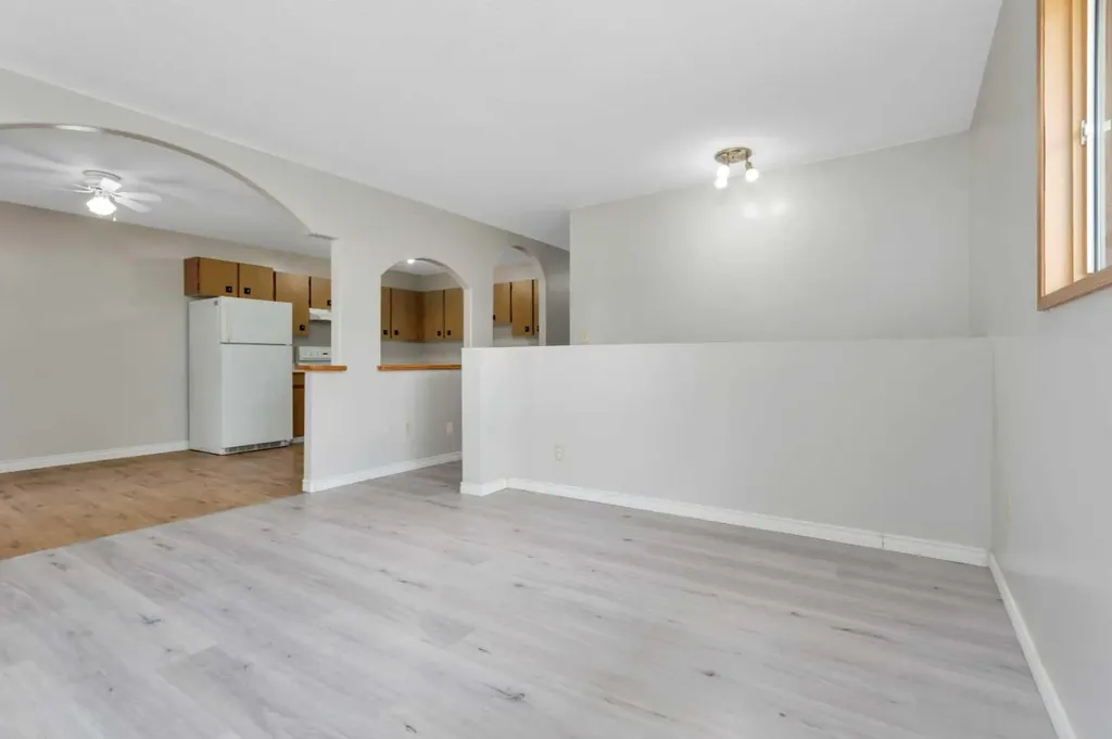 4417A 47a Avenue Sylvan Lake AB T4S 1N4