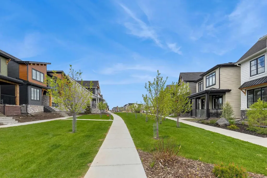 24 Alpine Common SW Calgary AB T2Y 0V3