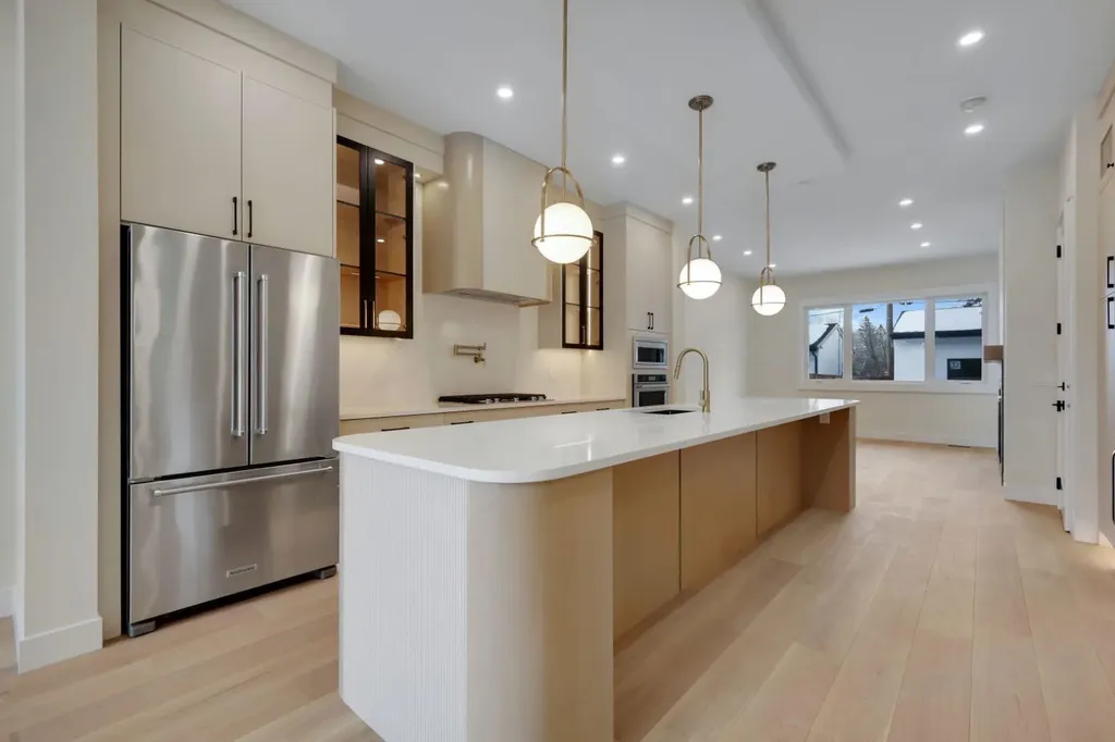 1634 21 Avenue NW Calgary AB T2M 1M1