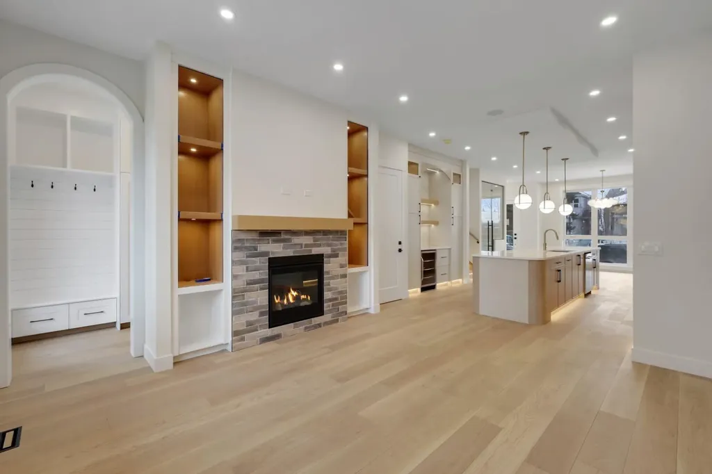 1634 21 Avenue NW Calgary AB T2M 1M1