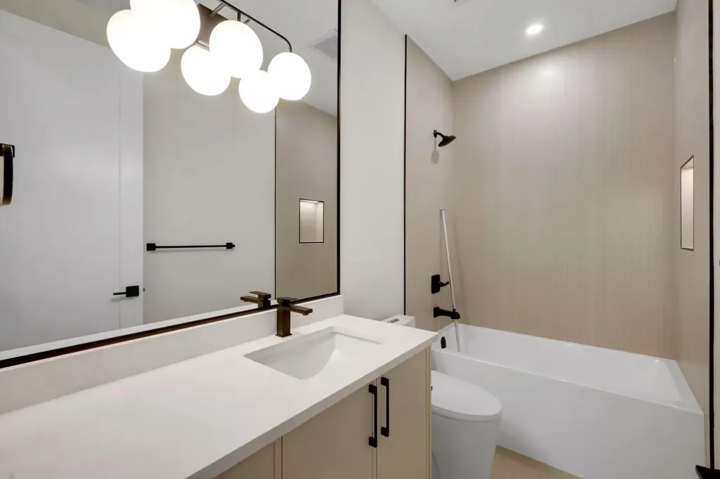 1634 21 Avenue NW Calgary AB T2M 1M1
