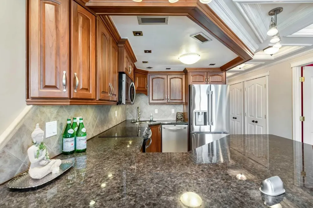 1208 14 Avenue SW Calgary AB T3C 0V9